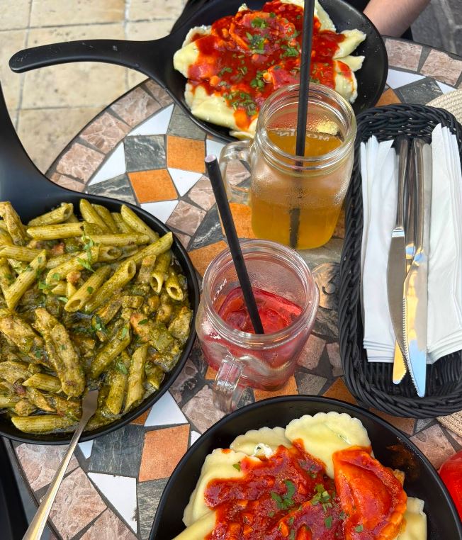 Pasta dishes and refreshing drinks