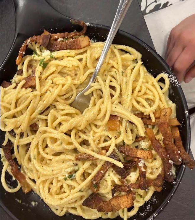 Creamy carbonara pasta